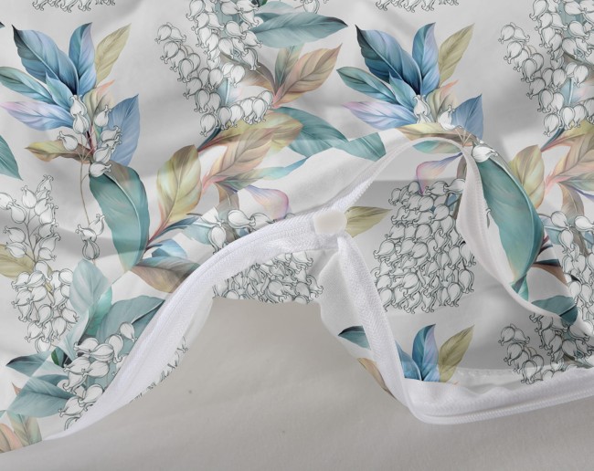 detal-nadruku-konwalie-na-bialej-poscieli-zblizenie