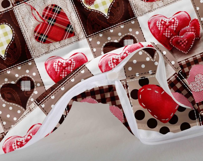 POSCIEL BAWELNIANA detal-swiatecznego-nadruku-z-sercami-na-poscieli