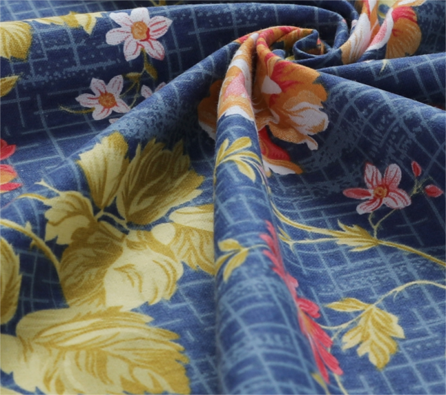 Posciel flanelowa 200x220 bawelna kwiaty -struktura-miekkiej-flaneli-bawelnianej-w-kwiaty-premium