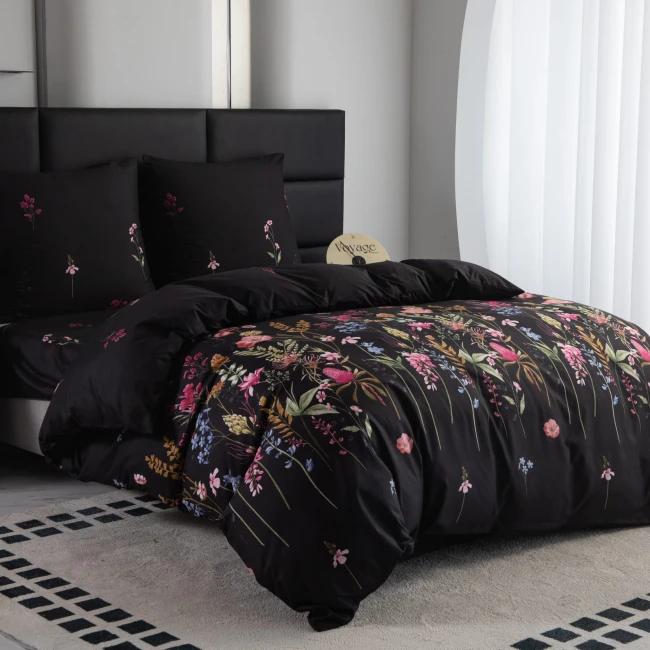 nowoczesna-posciel-160x200-w-kolorowe-polne-kwiaty-na-czarnym-tle