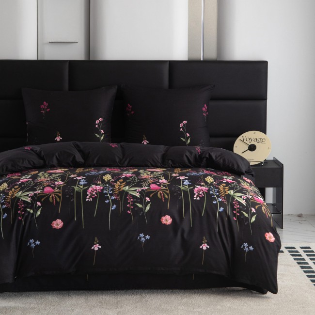 jasna-sypialnia-z-posciela-w-kwiaty-160x200-cotton-market