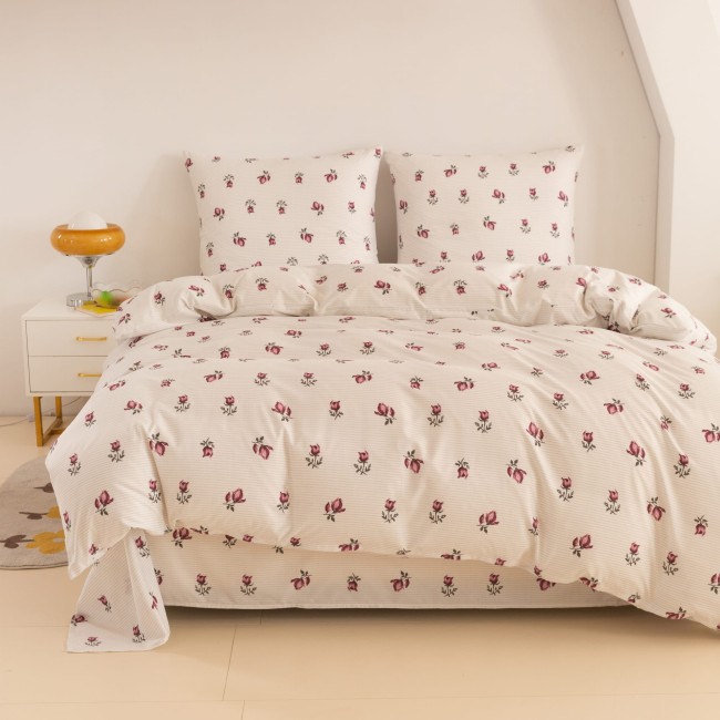 romantyczna-sypialnia-lozka-z-posciela-w-roze-220x200