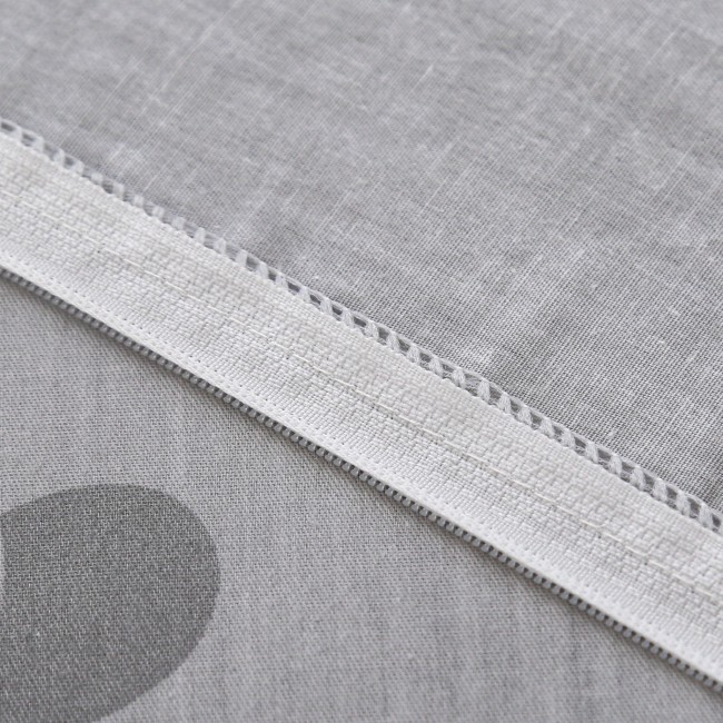 Posciel bawelniana premium detal-nadruku-kwiatowego-na-naturalnej-bawelnie-premium-220x200