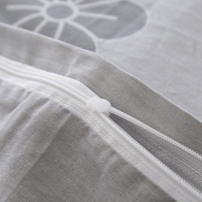 Posciel bawelniana premium detal-nadruku-kwiatowego-na-naturalnej-bawelnie-premium-220x200