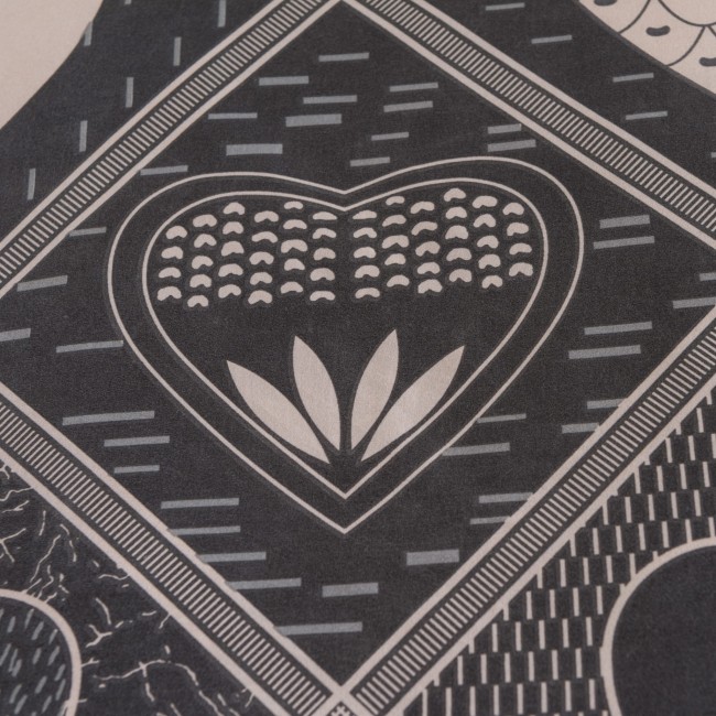 detal-geometryczny-szary-kolorowe-serduszka-posciel.jpg
