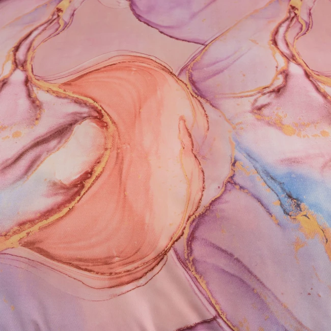 detal-tkaniny-mikrowlokno-stonowany-jasny-rubin-zblizenie