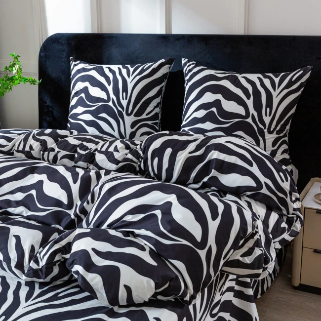 stylowa-sypialnia-małżeńska-aranzacja-safari-z-posciela-zebra