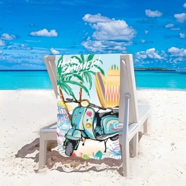 Ręcznik plażowy z mikrofibry 100x180 cm przedstawiający miętowy skuter retro, palmy, deski surfingowe oraz napis Hello Summer.