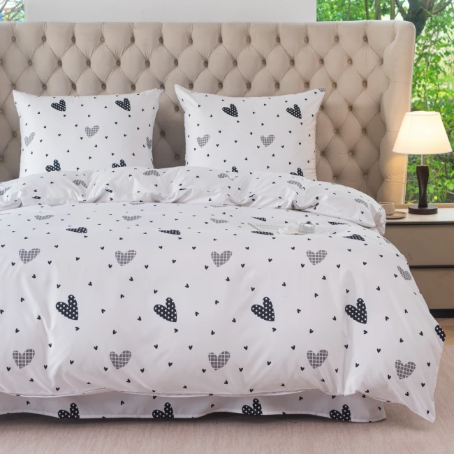 Komplet Pościeli 160x200 z 2 Poszewkami 70x80 w Serduszka SWEET HEARTS