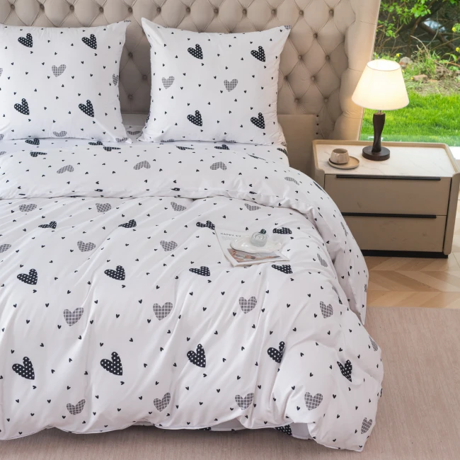 Komplet Pościeli 160x200 z 2 Poszewkami 70x80 w Serduszka SWEET HEARTS (